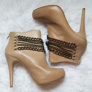 Nude Bootie with chain detail 🦃